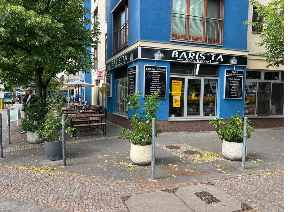 Außenansicht der Bäckerei Barista am Pastor-Niemöller-Platz