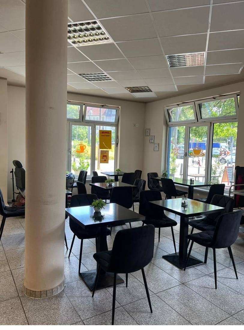 Sitzbereich mit Blick auf den Pastor-Niemöller-Platz