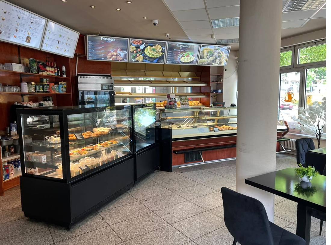 Frische Backwaren und Speisen in der Bäckerei Barista